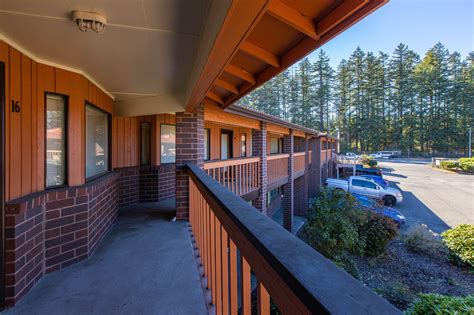 Redwood Motel, 17023 Pacific Ave S, Spanaway, WA .